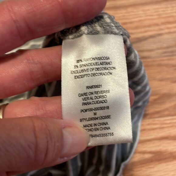 Democracy Cold Shoulder Top, 3/4 sleeves, soft, grey white stripes, medium - Picture 5 of 7